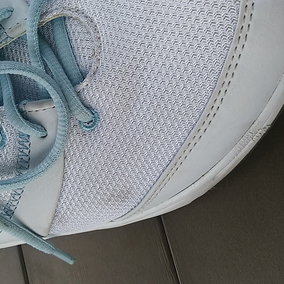 VIONIC Kona Sneakers - Picture 10 of 12